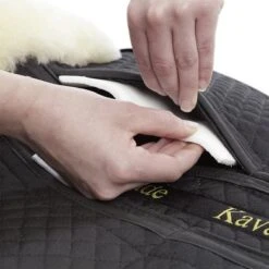 Kavalkade Onderlegger Met Lamsvel En Inlagen Zwart -Lemie Paard Winkel kavalkade 13406 07.8bf93c